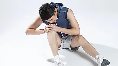 무리한 운동 후 무릎 통증이 느껴진다변 반월상 연골판 손상을 의심해보자