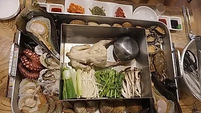 강릉 주문진 맛집 영진댁, 싱싱한 해산물의 대왕철판 '술 1+1 이벤트' 실시