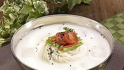 여름철 한 끼로 제격, 백종원 콩국수·알토란 서리태 콩국수·그녀들의 여유만만 곤약두부 콩국수 만드는 법