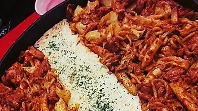 '솔올통나무집닭갈비', 수북한 모짜렐라치즈와 닭갈비의 향연 즐길수 있는 강릉 맛집