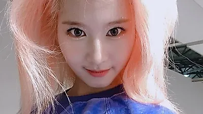 폭탄머리 트와이스 사나, 무슨 일이기에? 팬들 향해 "이런 나도 좋아해 줄 거지?"