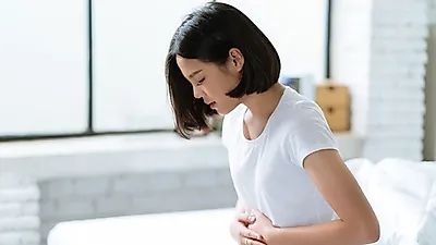 매달 찾아오는 생리전 증후군,  얼마나 빈번할까?…  심각해지면  약 먹는 것 추천