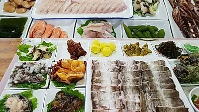 제철 별미 '하모 샤브샤브'로 입맛 돋운다...여수 맛집 '돌산용궁횟집'