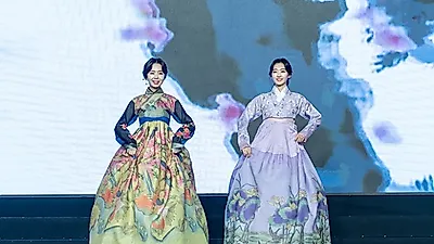 [포토뉴스] '사랑해요대한민국 송년의 밤', "앞태와 뒷태 정갈한 한복, 너무 예뻐"