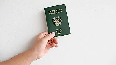 [해외여행꿀팁] '제 2의 신분증' 여권 미리 발급받는 것 중요해…집에 여권 두고나왔다면?
