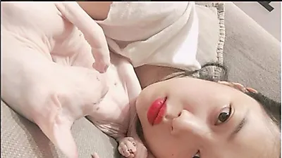 배우 설리, 반려 애완 고양이와 함께한 일상 사진 공개