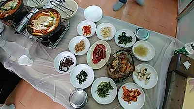 안면도 맛집 '시골밥상', 게국지부터 양념게장까지의 매력으로 여행 속 맛보는 건강한 상차림