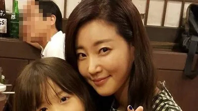 피고인 신린아, 여신미모 뽐낸 김사랑과 깨알하트 인증샷 '눈길'