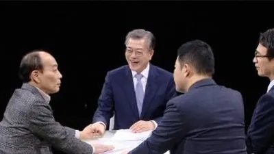 썰전 문재인, '어떤 이야기 보따리 꺼내 놓을까?..융단 질문 예고'