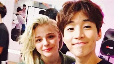 아는형님 헨리, 클로이 모레츠와 다정샷 '묘하게 잘 어울리는 한쌍'