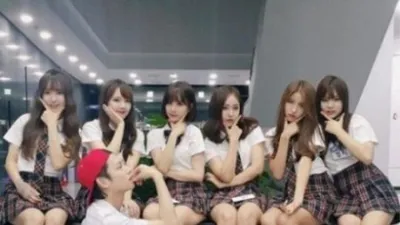 해피투게더3 김희철, '삼선슬리퍼 신고...꽃밭에서 허세폭발 기럭지'