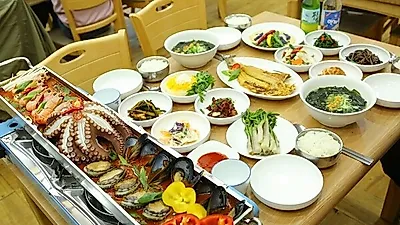 제주도 서귀포 중문관광단지 맛집 '기원뚝배기' 갈치조림정식 주문하면 무료로 한치 물회, 옥돔구이 제공