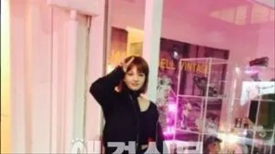 샤넌, '섹시美 물씬'...청색 핫팬츠 블랙깔맞춤