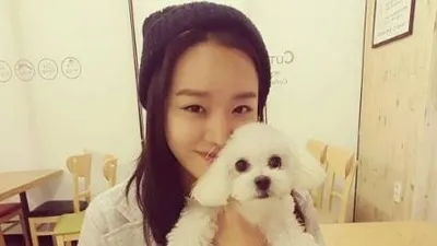 신혜선, 귀염둥이 강아지와 다정다감 '찰칵'