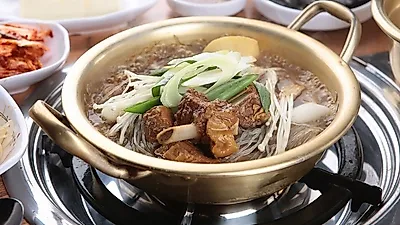 명절에 매년 먹을 수 있는 단골음식 '돼지갈비찜' 만드는 법
