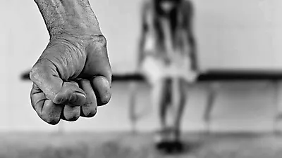 카톡부터 몸캠까지 다양해지는 '보이스피싱 수법', 청소년 성매매·성범죄 '몸캠 피싱(씽)' 예방법은?