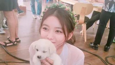 김유정, 깜찍한 강아지와 함께
