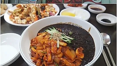 전북 고창 중화요리 맛집 '홍해루', 짜장면과 짬뽕을 반반씩 넣어 섞어먹는 짬짜면 인기