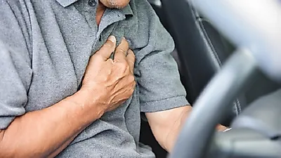 갑작스러운 왼쪽 가슴 통증, 혹시 협심증 초기 증상은 아닐까?