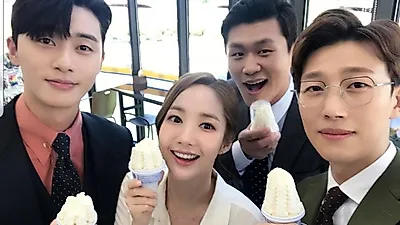 [스타☆톡] '해투3' 강기영, "사랑꾼들 정모" 박서준·박민영과 찍은 사진 공개, 열애설 암시?