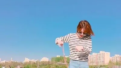 혜린, 반려견과 산책 인증샷 "꼬무리 날아가랏"