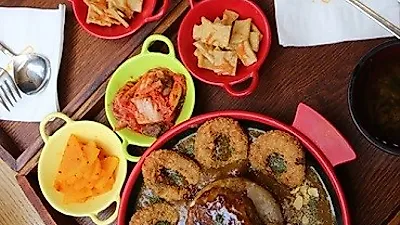 샤로수길 맛집 모다모다에서 일본 정통 하카타 카레를 제대로 맛 볼 수 있어