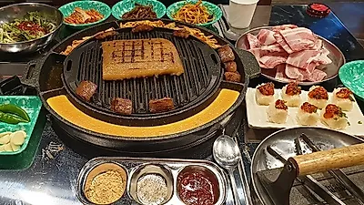 천안 신부동 맛집 '전설의 껍데기', 쫄깃한 껍데기와 삼겹살 즐길 수 있는 고깃집