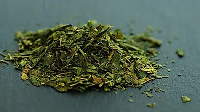 마시면 피부 관리 끝, 떠오르는 이너뷰티음료 '말차 효능'과 '말차 녹차 차이' 궁금하다면?