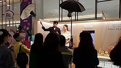 스킨케어 브랜드 헉슬리, 메이크업 아티스트 백기웅 디렉터와 메이크업 쇼 진행