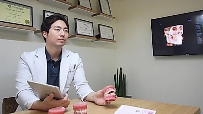 여름 휴가와 여행에 맞춰 치아교정을 준비하고 있다면