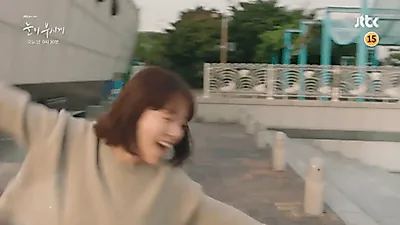 드라마 '눈이 부시게'  김혜자 , 한지민 , 남주혁  , 손호준 ... 갈등 해결 조짐 ?