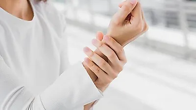 젓가락질・글씨 쓰기가 어렵다면?…'손목 건초염' 초기 증상 의심해봐야해