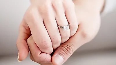 왼손 약지는 결혼반지! 다른 손가락 반지 의미는? 반지 호수 재는 법까지
