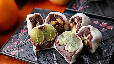 찹쌀을 절구에 찧어 만드는 '모찌(mochi)', 과일을 넣은 과일 모찌까지