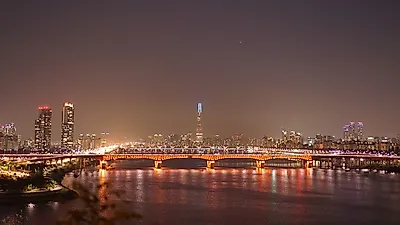 무더운 여름밤, 피서지는?..'반포 한강공원'에서 즐기는 야시장과 야경