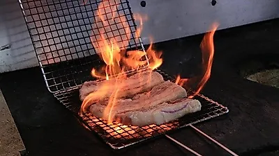 제주 협재 해수욕장 맛집, 연탄초벌구이로 즐기는 오설록 '흑돼지촌'
