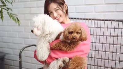 남규리, 반려견 품에 쏙 안고 '빙그레' 미소
