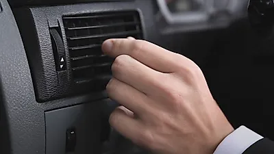 도착 3분 전에 꺼라? 냄새도 잡고 연비도 줄이는 '차량 에어컨' 사용 팁