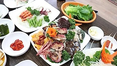 자연산 회를 맛볼 수 있는 제주도 맛집, '월척수산 동문시장점' 