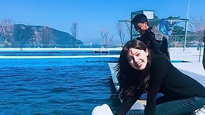 김고운, 돌고래와 상큼 입맞춤...'훈훈'