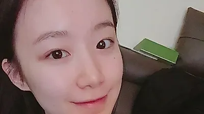 (여자)아이들 슈화 민낯으로 근황 공개에 반응 '폭발'.. 나이는? 늘씬한 몸매에 '1등 이유 있었네'