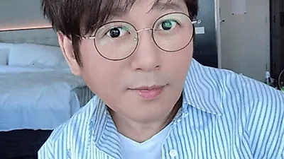 신승훈, 동안외모에 나이는? 동갑 연예인 신해철과 촌수로 아저씨?