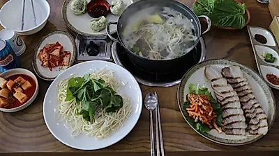 팜파스 축제 후 가볼만한 안면도 맛집 '전통딴뚝칼국수'