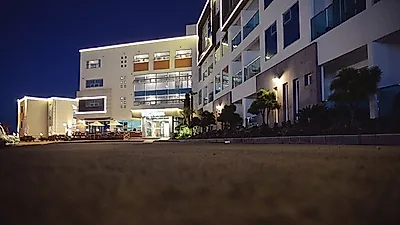 침실 옆에 펼쳐진 푸른 전경, 제주도 애월해안도로 커플 호텔 제주리치호텔만의 '매력'