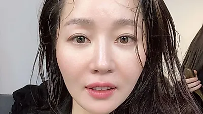 엄지원 나이 벌써..화보가 일상인 연기파 배우 엄지원 인스타그램 근황 보니