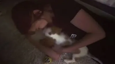 EXID 멤버 LE, 반려견과 행복하게 뒹구는 중