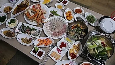 삼형제가 운영하는 '삼형제 횟집' 회와 대게를 동시에 즐길 수 있는 포항 맛집
