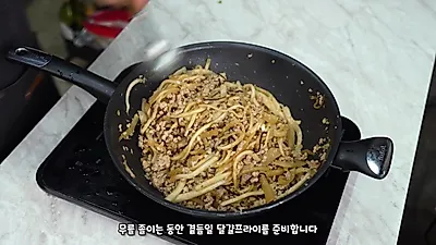 돼지고기 600g과 무로 만드는 무소보로덮밥, 핵심은 무를 먼저 절이는 것
