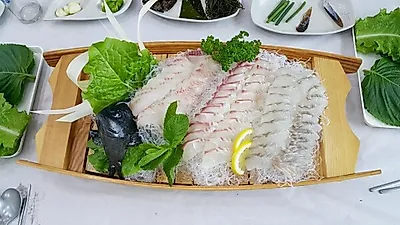 함덕해수욕장을 보며 신선한 벵에돔 회를 맛보러 가볼만한 곳. 제주도 맛집 '대박횟집'