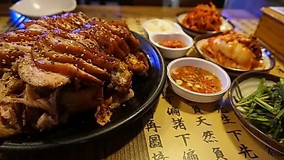 영등포구청 맛집, 모임 및 회식장소로 적합한 '돼순이네왕족발'